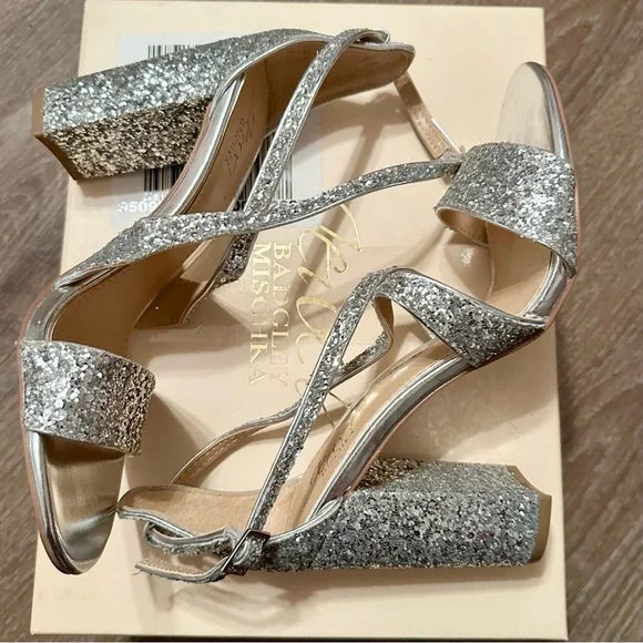 Jewel
BADGLEY MISCHKA
Cook Metallic Glitter Heels Formal Shoes size 7.5  7 1/2 - Picture 10 of 12